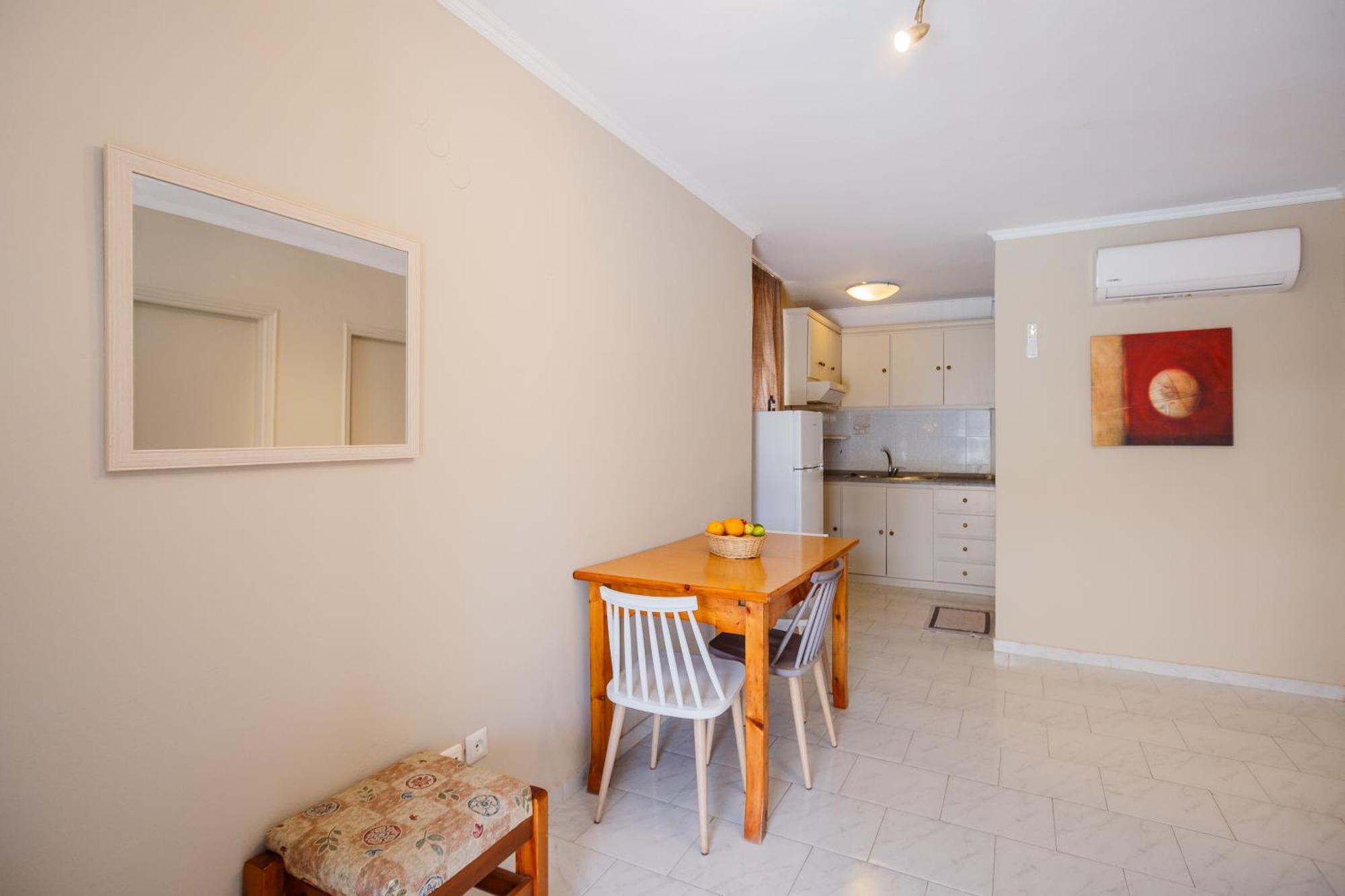 Rose Club Apartments ลากานาส ภายนอก รูปภาพ